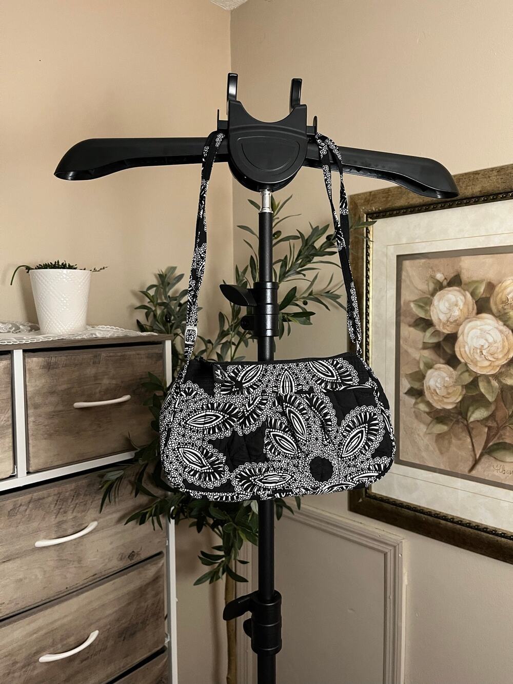 Vera Bradley Black White Floral Quilted Crossbody Shoulder Bag Adjustable Strap
